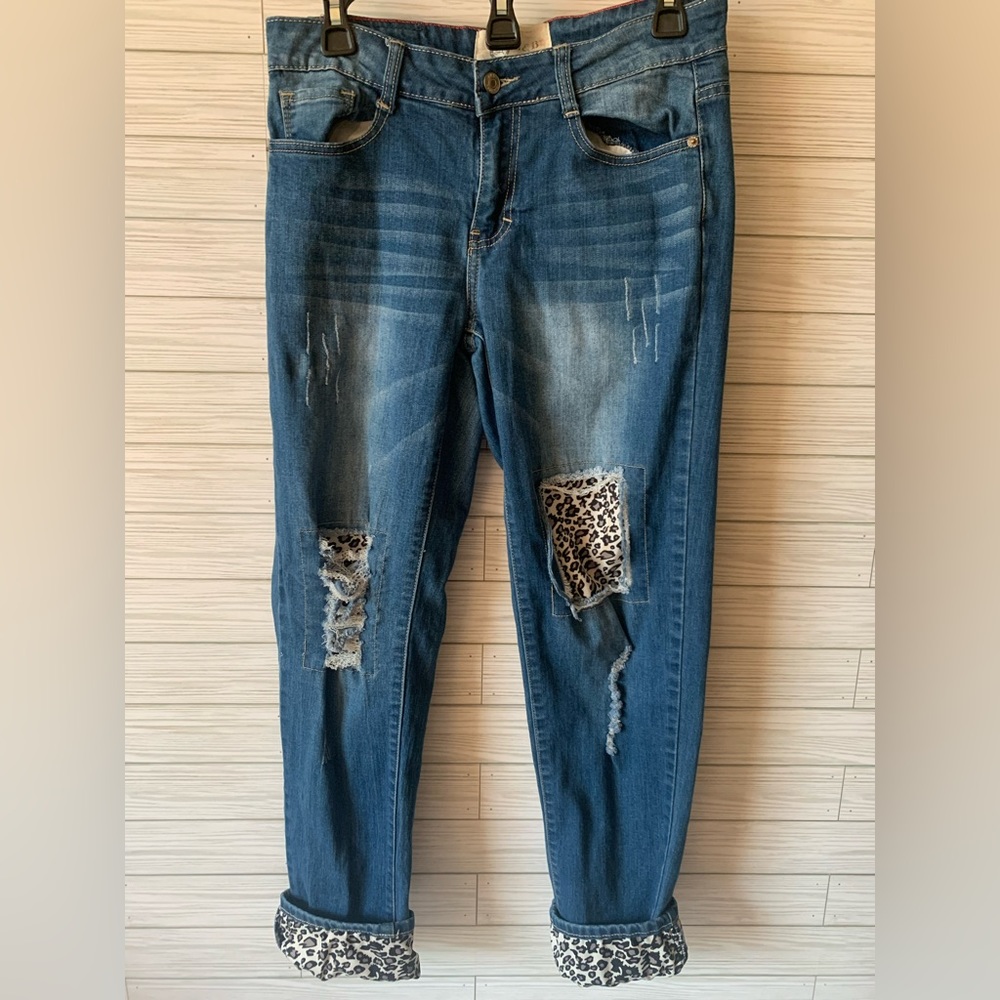 L&B jeans with distressed look and leopard print lining in the knee & bottom
